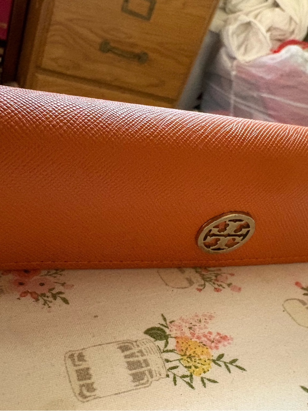 NEW TORY BURCH AUTHENTIC EYEWEAR EYE GLASSES . GLASSES CASE ONLY.